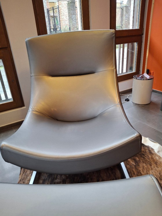 Image 1 of Sillón Cassina con otomana.