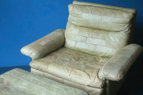 Patchwork olijfgroene leren fauteuil en voetenbank van Laauser, jaren 70. – Leather (photo 10 of 11)