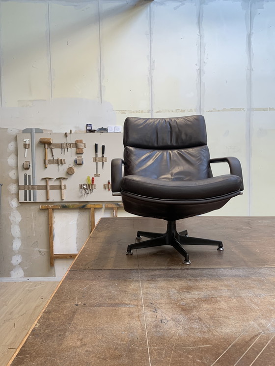 Image 1 of Vintage Artifort F141 fauteuil – Geoffrey Harcourt, bruin leer – origineel