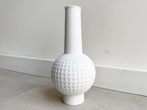 1x Vintage White Biscuit Porcelain AK Kaiser Vintage Vase with Dots (photo 4 of 8)