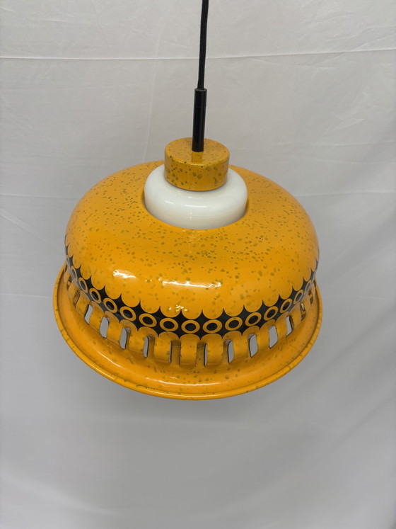 Image 1 of Lampada a sospensione vintage in ferro smaltato arancione degli anni '70