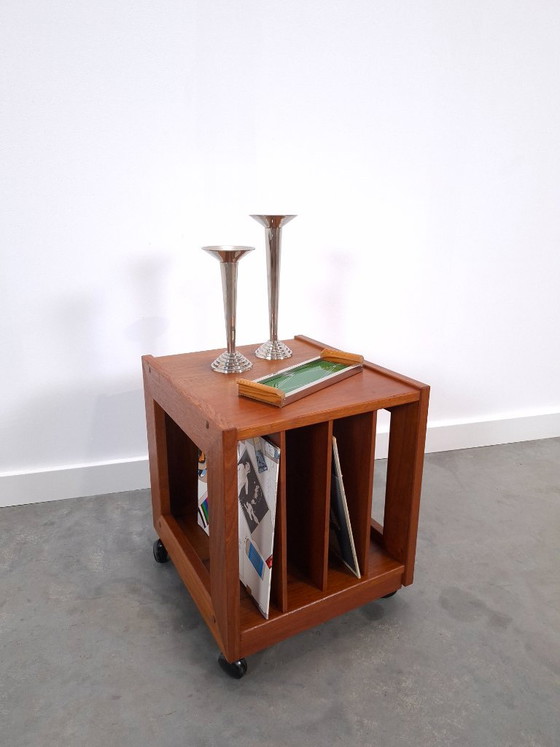 Mobiletto per giradischi in teak su ruote, tavolino, comodino, mobiletto 2 – Credenze, Wood, Plastic (photo 10 of 12)
