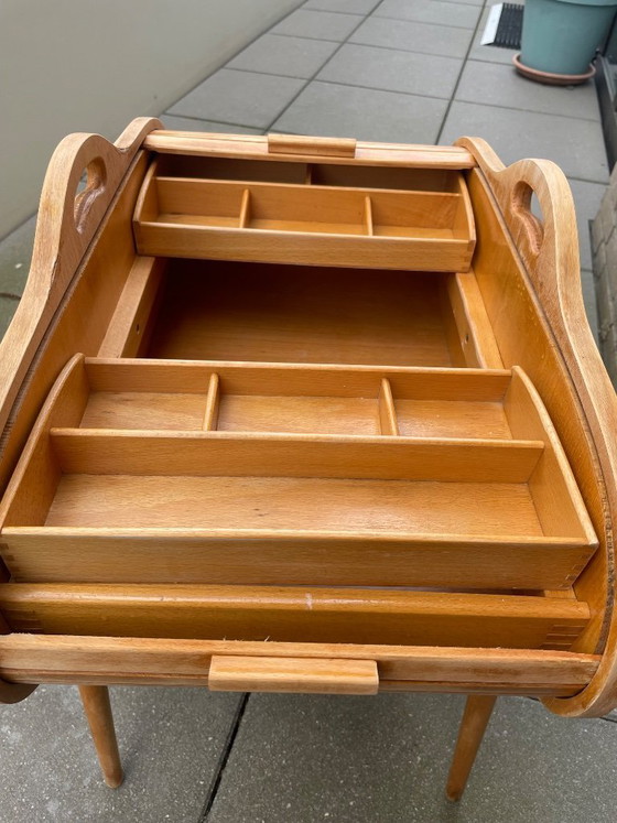 Image 1 of Naaidoos mid-century Deens design, tambour roll-top, 2 bakjes, houten poten