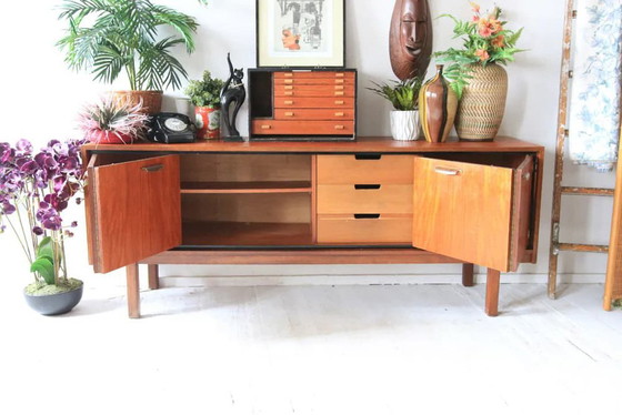 Credenza in stile danese, anni '60 – Credenze, Vintage (photo 7 of 8)