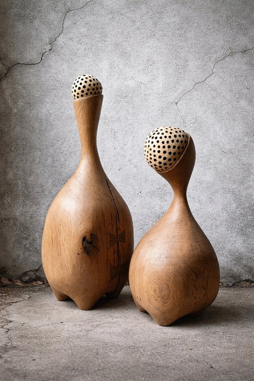 Lot de deux grandes sculptures en chêne massif