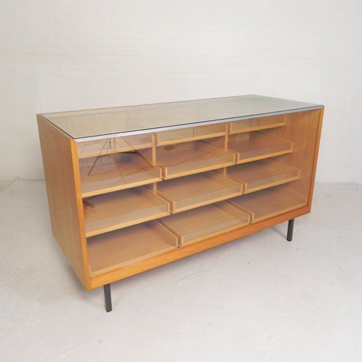 Mostrador/vitrina de exhibición de Ladenbau Brixius, 150 cm de largo, década de 1950.