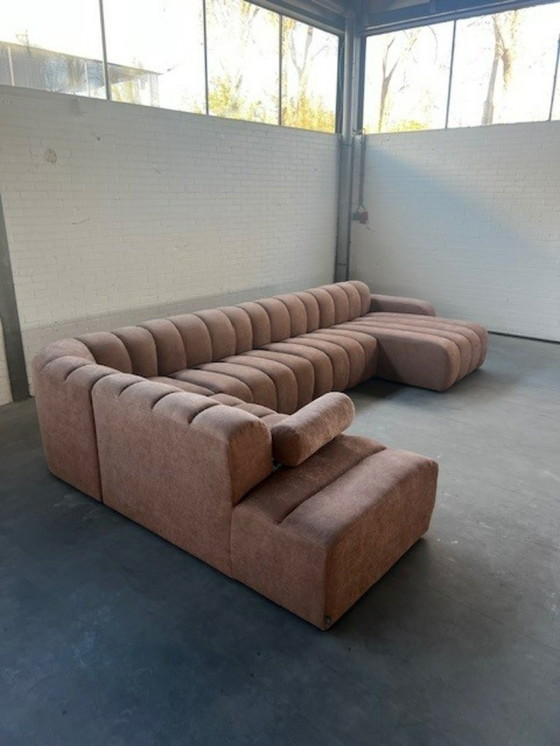 Image 1 of Divano 4x6 modello X4 – divano angolare dal design modulare con forme organiche