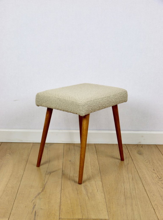 Taburete de bouclé color beige con patas redondas de haya - 2 unidades disponibles – Axel Concept, Wood (photo 3 of 8)