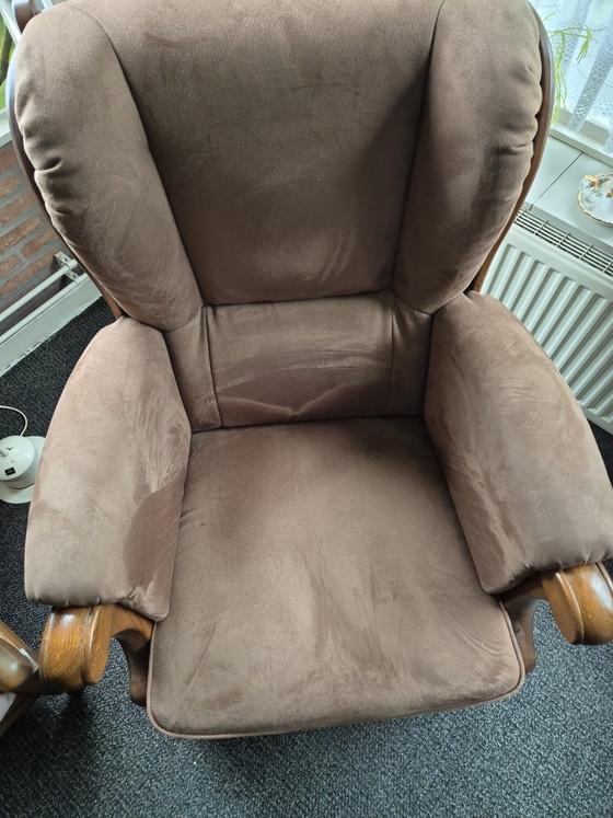 Image 1 of Klassieke stoffen oorfauteuil in goede staat.