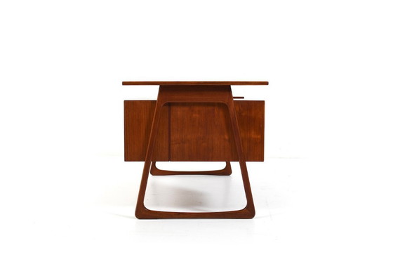 Image 1 of Svend Åge Madsen Kufenschreibtisch aus Teakholz 1960er Jahre