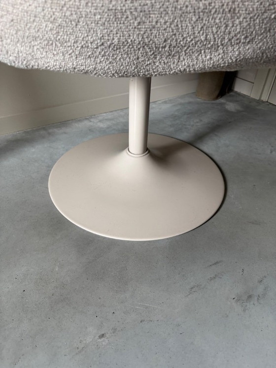 Image 1 of 3 pieces, as new, Mid Century Style tulip-base armchairs, very comfortable