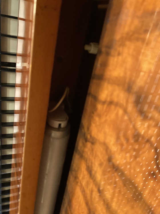 Image 1 of Außergewöhnlicher 5-türiger Kleiderschrank in Nussbaum-Hochglanzfurnier