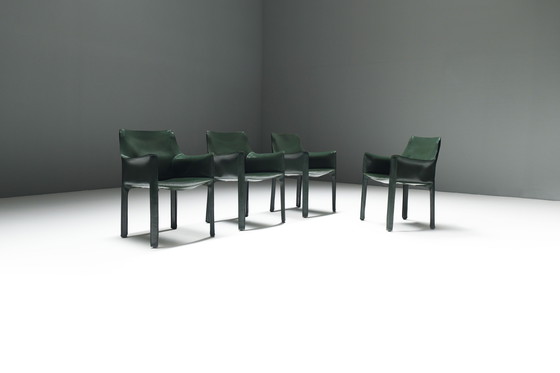 Image 1 of Ensemble vintage de rares chaises Cab 413 vert foncé par Mario Bellini - Cassina Italy