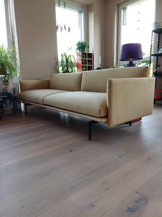 Image 1 of Canapé jaune doré Outline Muuto