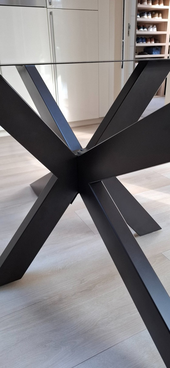 Image 1 of Mesa de comedor ovalada de travertino