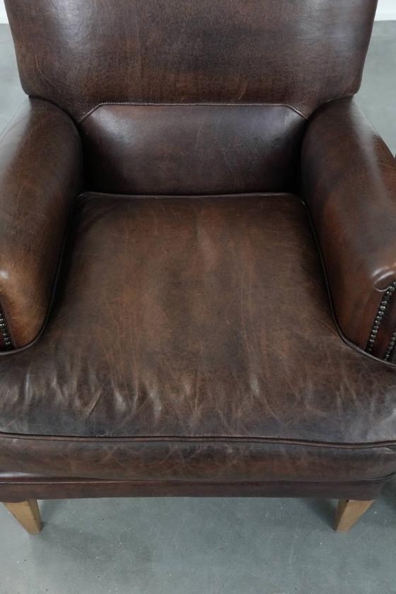 Image 1 of 2 x Charakteristischer Schaffellsessel in einer schönen, tiefen Farbe