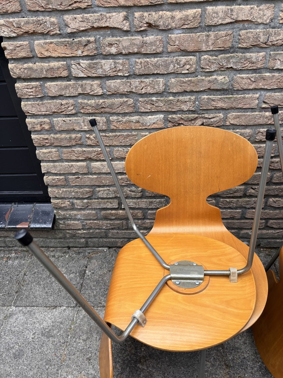 Image 1 of Set van 4 originele en zeldzame 3 poot stoelen Fritz Hansen