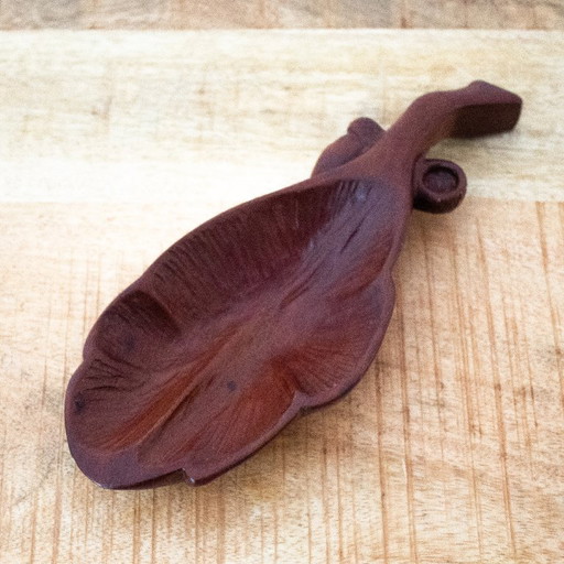 Handgeschnitzte Eichenblattschale mit Eichel: Herbstdekoration – decoratieve objecten, Wood (photo 2 of 10)