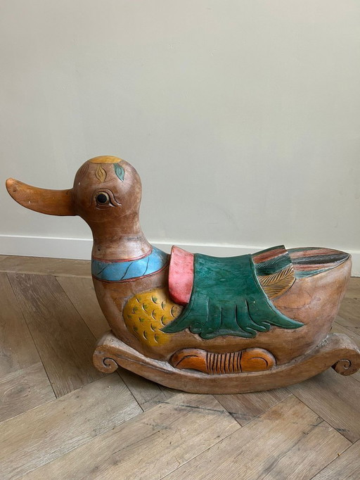 Handgefertigte Schaukelente aus massivem Holz