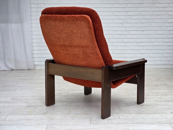 Image 1 of Deense fauteuil uit de jaren 70, oranje/rood meubelvelours, donker eikenhout.