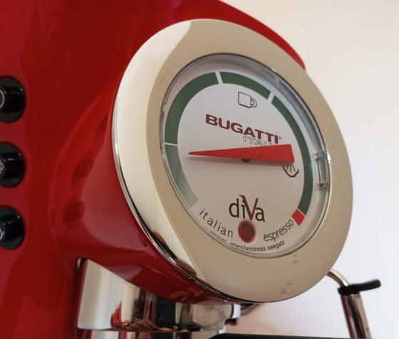 Image 1 of Máquina de café espresso Bugatti Diva roja diseñada por Andreas Seegatz