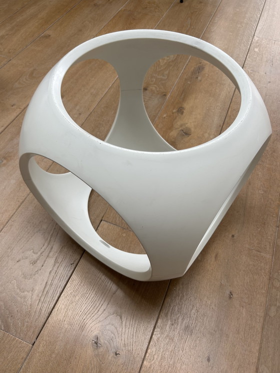 Obligo made twice by Von Robinson – Moroso, Stools, Plastic (photo 6 of 6)