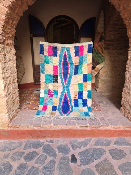 Boujaad-Teppich mit blauem Schachbrettmuster, 150 x 100 cm