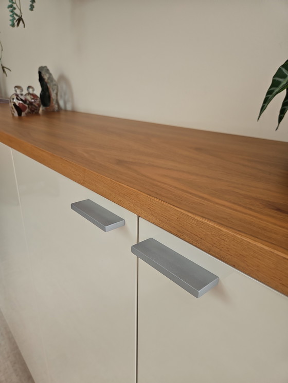 Image 1 of High-gloss wall cabinet from Interstar