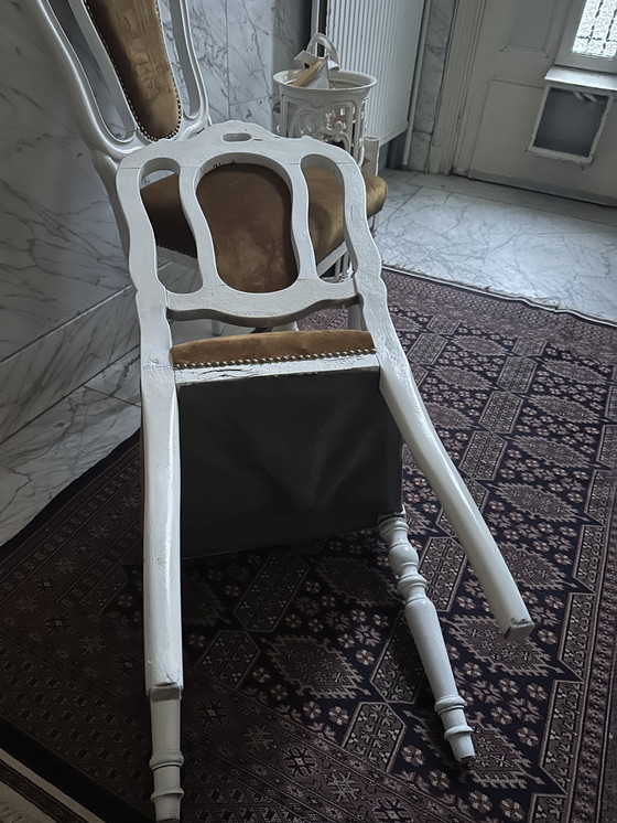Image 1 of 2 x Vintage witte fluwelen stoelen met houtsnijwerk