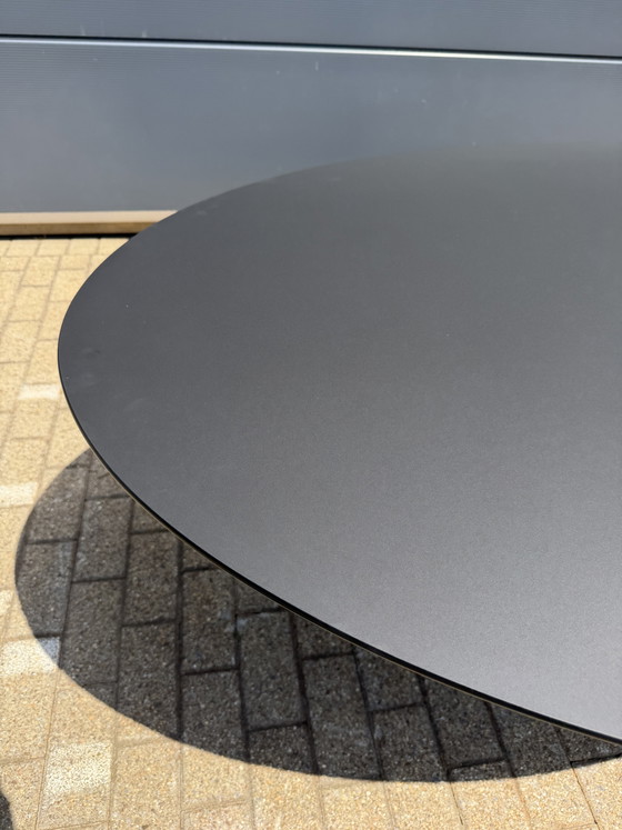 Image 1 of Mesa de comedor ovalada Knoll Tulip de 198 o 244 cm, laminada Feniks negra, Eero Saarinen