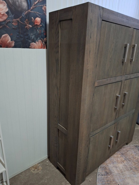 Image 1 of Robuster Aufbewahrungsschrank aus massiver Eiche, neu