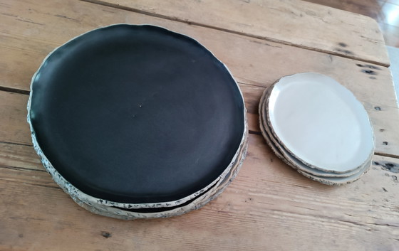 Image 1 of 7 handgefertigte Keramikteller von Kari Ceramics