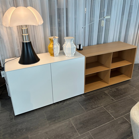 Image 1 of Piure editQ hoher 2-türiger Schrank