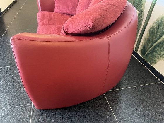 Stijlvole Leolux Vinja 2-zits designbank in koraalrood leer – 2 zitsbanken, Leather (photo 3 of 10)