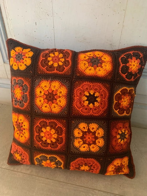 Gehaakt Kussentje, grannys squares, vintage stijl, bruin en oranje, FAIT MAIN, Textiel, Katoen (foto 6 van 6)