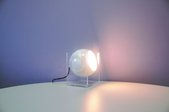 lampada da tavolo sfera metallica in cubo – Lampade da tavolo, Metallo, Plexiglass (photo 5 of 6)