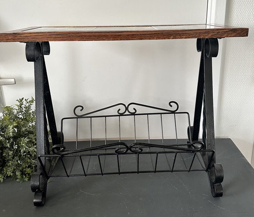 Vintage newspaper or magazine rack with Dutch tile top – H. Eidingel – 1950s/60s