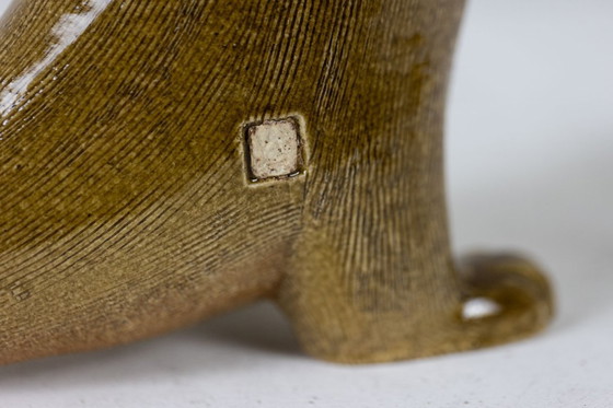 Image 1 of Valérie Courtet, Lontra in chamotte e gres smaltato. Opera contemporanea