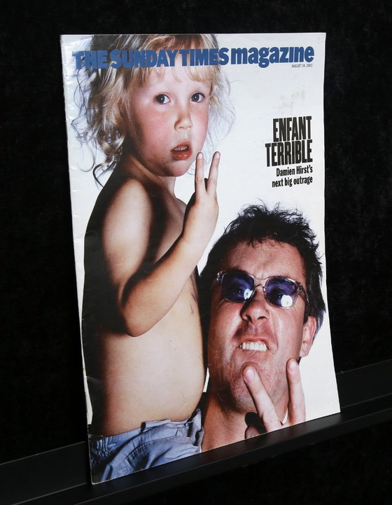 Image 1 of Hirst, Damien - The Sunday Times magazine - 24 agosto 2003 - 2 volte autografato