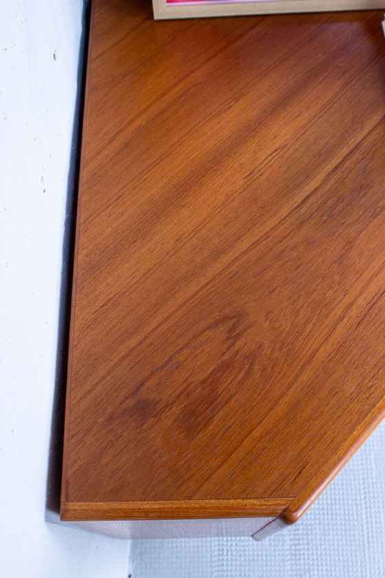 Image 1 of Vintage teakhouten hoekcommode/dressoir/hoekkast, Deens, midden 20e eeuw