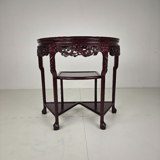 Image 1 of Consolle/tavolino laterale vintage cinese in legno massello con piano in marmo