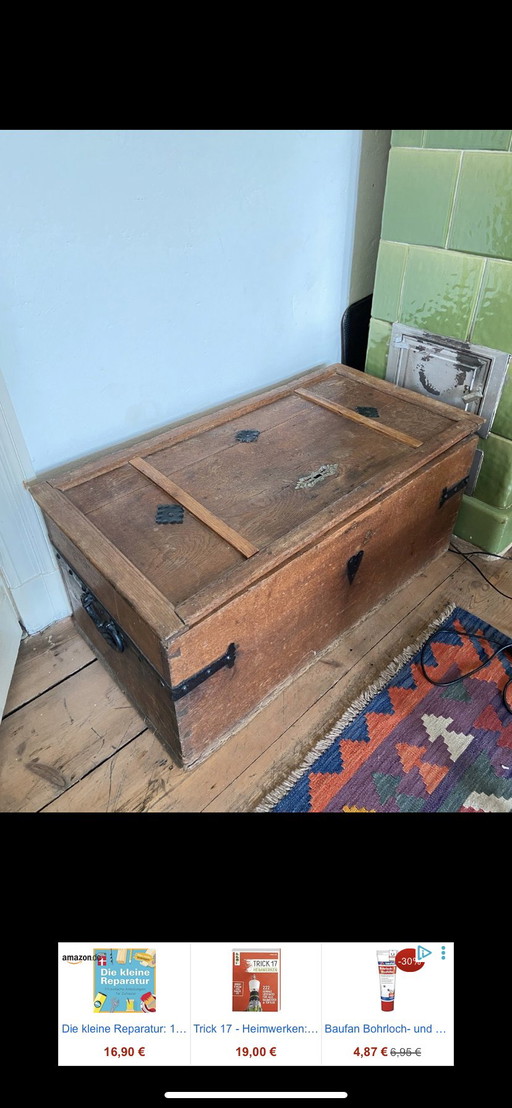 Baule in Rovere Massiccio con Bellissimi Dettagli in Metallo