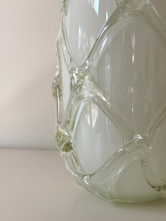 Image 1 of Jarrón de vidrio hecho a mano con diseño de rejilla: objeto de arte