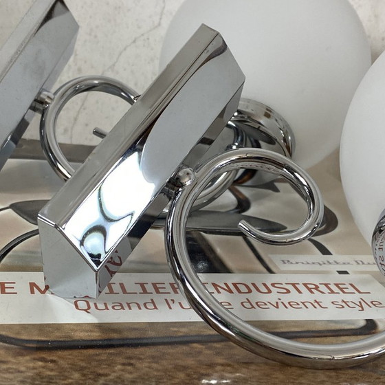 Coppia di applique da parete in acciaio inox con globi in vetro bianco – Metal (photo 5 of 9)