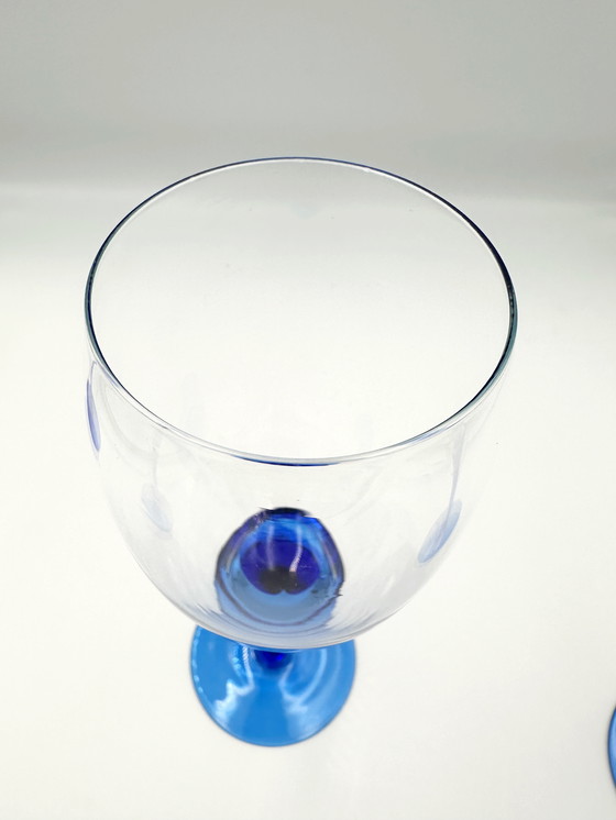 Image 1 of 4 x mundgeblasene Weingläser mit blauem Fuß 80s