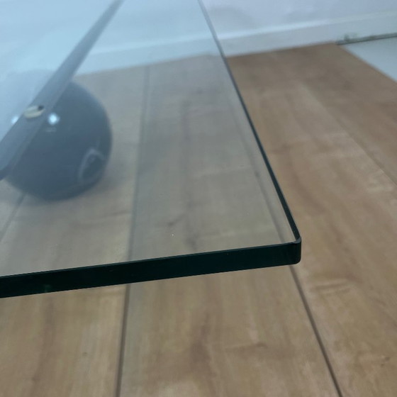 Image 1 of Roche Bobois asymmetrischer Couchtisch aus Glas und Marmor, 1980/90