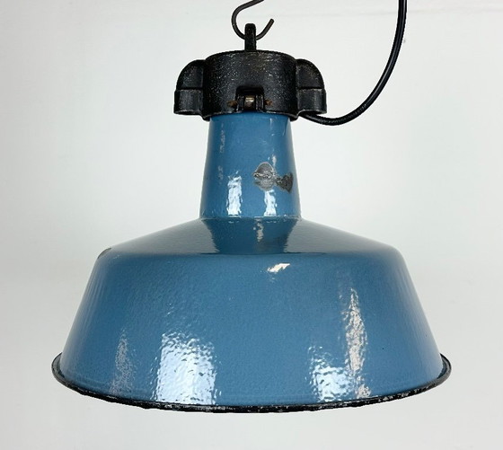 Image 1 of Lampada da fabbrica industriale in smalto blu con parte superiore in ghisa, anni '60