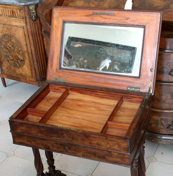 Image 1 of Klassieke Franse decoratie: vintage mahoniehouten naaitafel, hal uit het midden van de 19e eeuw.