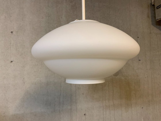 Image 1 of Lámpara colgante RZB Leuchten, Alemania de cristal opalino blanco.