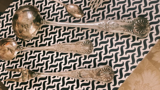 Elegante juego de cubiertos plateados de 70 piezas – Decoración clásica Rocaille/Shell